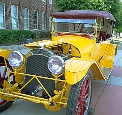 Alumni-dinner-04 car outside